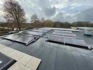 zonnepanelen op dak stichting omring nicolaas